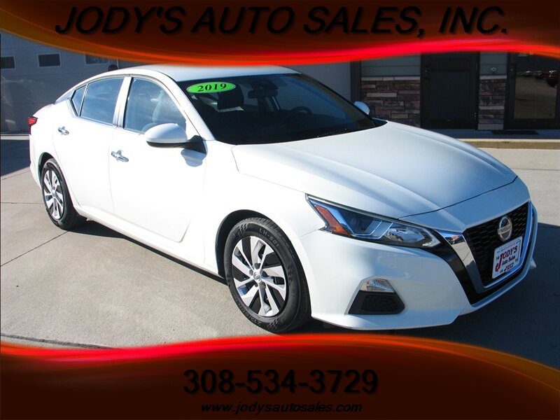 2021 Nissan Altima S's photo