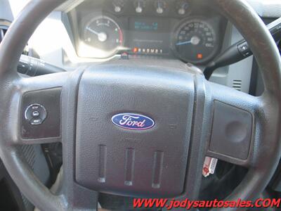 2015 Ford F-250 XL  XL, Crew-CAB, Diesel 4WD, 8' Steak Bed, 66,000 LOW MILES - Photo 11 - North Platte, NE 69101