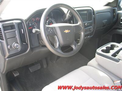 2018 Chevrolet Silverado 1500 Work Truck W/T, 2WD, CREW CAB,EcoTec3 5.3L V8 - Photo 2 - North Platte, NE 69101