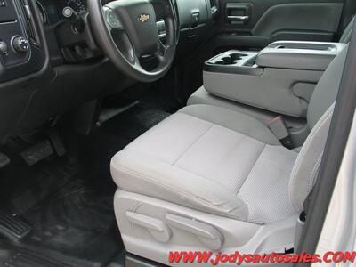 2018 Chevrolet Silverado 1500  W/T, 4X2,  5.3L V8, LOW,LOW 43,000 MILES - Photo 4 - North Platte, NE 69101