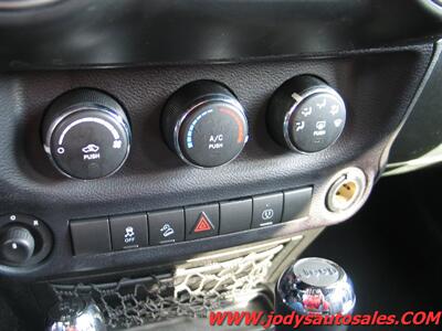 2014 Jeep Wrangler Sahara  Sahara, 4WD, 3.6L V6 , LOW 87,000 MILES - Photo 16 - North Platte, NE 69101
