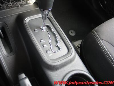 2014 Jeep Wrangler Sahara  Sahara, 4WD, 3.6L V6 , LOW 87,000 MILES - Photo 18 - North Platte, NE 69101