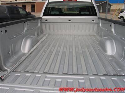 2018 Chevrolet Silverado 2500  W/T, 4WD, CREW CAB, LONG BOX, 6.0L V-8 - Photo 28 - North Platte, NE 69101