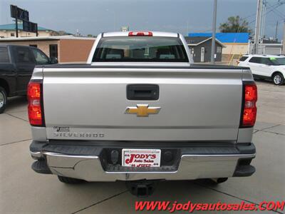 2018 Chevrolet Silverado 2500  W/T, 4WD, CREW CAB, LONG BOX, 6.0L V-8 - Photo 32 - North Platte, NE 69101