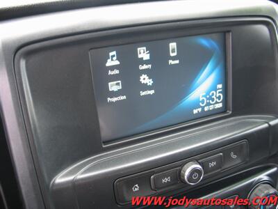 2018 Chevrolet Silverado 2500  W/T, 4WD, CREW CAB, LONG BOX, 6.0L V-8 - Photo 15 - North Platte, NE 69101