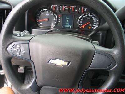 2018 Chevrolet Silverado 2500  W/T, 4WD, CREW CAB, LONG BOX, 6.0L V-8 - Photo 14 - North Platte, NE 69101