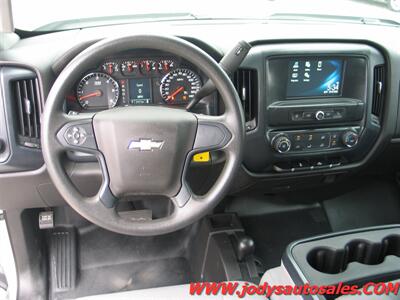 2018 Chevrolet Silverado 2500  W/T, 4WD, CREW CAB, LONG BOX, 6.0L V-8 - Photo 6 - North Platte, NE 69101