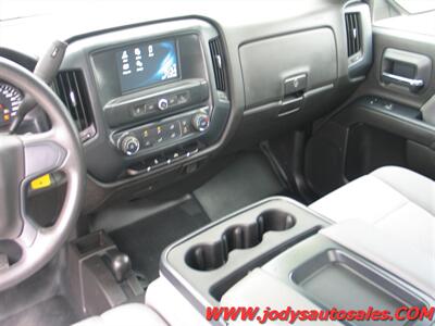 2018 Chevrolet Silverado 2500  W/T, 4WD, CREW CAB, LONG BOX, 6.0L V-8 - Photo 7 - North Platte, NE 69101