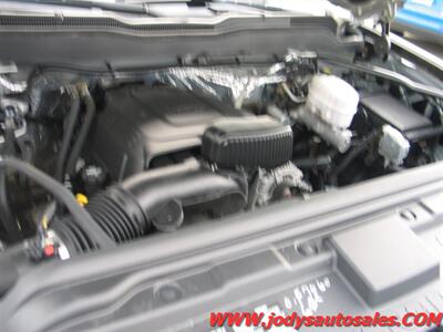 2018 Chevrolet Silverado 2500  W/T, 4WD, CREW CAB, LONG BOX, 6.0L V-8 - Photo 36 - North Platte, NE 69101