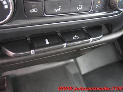 2018 Chevrolet Silverado 2500  W/T, 4WD, CREW CAB, LONG BOX, 6.0L V-8 - Photo 19 - North Platte, NE 69101