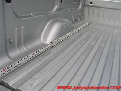 2018 Chevrolet Silverado 2500  W/T, 4WD, CREW CAB, LONG BOX, 6.0L V-8 - Photo 27 - North Platte, NE 69101