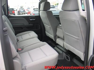 2018 Chevrolet Silverado 2500  W/T, 4WD, CREW CAB, LONG BOX, 6.0L V-8 - Photo 24 - North Platte, NE 69101