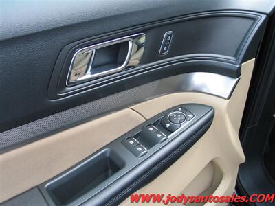 2017 Ford Explorer Base. 4WD, 3RD ROW SEATING, LOW 60,000 MILE - Photo 3 - North Platte, NE 69101