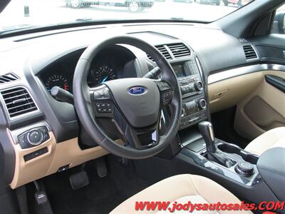 2017 Ford Explorer Base. 4WD, 3RD ROW SEATING, LOW 60,000 MILE - Photo 2 - North Platte, NE 69101