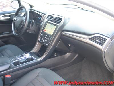 2019 Ford Fusion Hybrid  SE, FWD, HYBRID, 40 MPG - Photo 25 - North Platte, NE 69101
