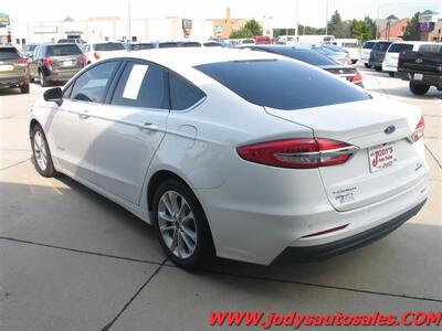 2019 Ford Fusion Hybrid  SE, FWD, HYBRID, 40 MPG - Photo 32 - North Platte, NE 69101