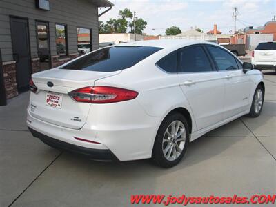 2019 Ford Fusion Hybrid  SE, FWD, HYBRID, 40 MPG - Photo 34 - North Platte, NE 69101