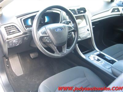 2019 Ford Fusion Hybrid  SE, FWD, HYBRID, 40 MPG - Photo 2 - North Platte, NE 69101