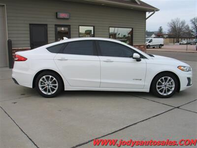 2019 Ford Fusion Hybrid  SE, FWD, HYBRID, 40 MPG - Photo 37 - North Platte, NE 69101