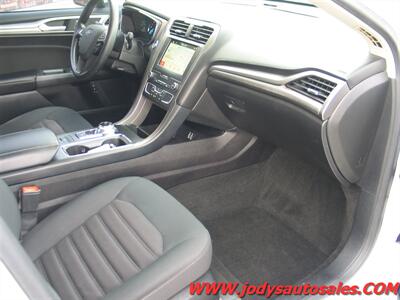2019 Ford Fusion Hybrid  SE, FWD, HYBRID, 40 MPG - Photo 27 - North Platte, NE 69101