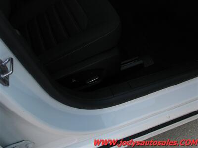 2019 Ford Fusion Hybrid SE SE, 40 MPG - Photo 24 - North Platte, NE 69101