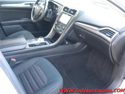 2019 Ford Fusion Hybrid SE SE, 40 MPG - Photo 23 - North Platte, NE 69101