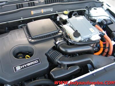 2019 Ford Fusion Hybrid SE SE, 40 MPG - Photo 37 - North Platte, NE 69101