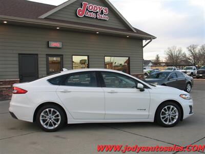2019 Ford Fusion Hybrid SE SE, 40 MPG - Photo 35 - North Platte, NE 69101
