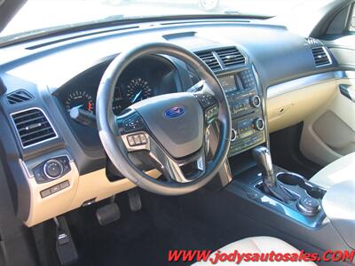 2017 Ford Explorer  BASE, 4WD, 3RD ROW SEAT, LOW 48,000 MILES - Photo 3 - North Platte, NE 69101