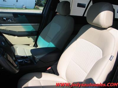 2017 Ford Explorer  BASE, 4WD, 3RD ROW SEAT, LOW 48,000 MILES - Photo 6 - North Platte, NE 69101