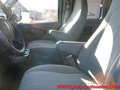 2015 Chevrolet Express LS 2500  LS 2500 12 PASSENGER VAN 6.0 V-8 - Photo 5 - North Platte, NE 69101