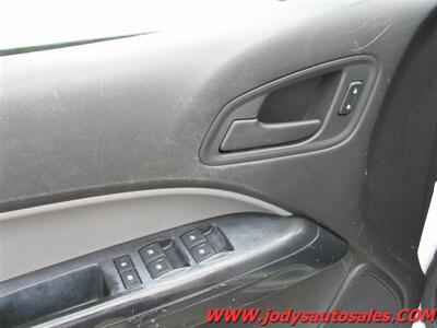 2016 Chevrolet Colorado W/T, 4X4, CREW CAB, 3.6L V6 W/T, 4X4, CREW CAB, 3.6L V6 - Photo 3 - North Platte, NE 69101