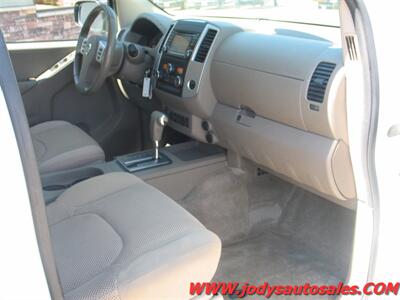 2015 Nissan Frontier SV  Crew Cab, 4.0 V6, 4x4 - Photo 22 - North Platte, NE 69101