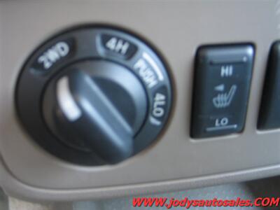 2015 Nissan Frontier SV  Crew Cab, 4.0 V6, 4x4 - Photo 18 - North Platte, NE 69101