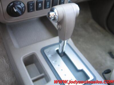 2015 Nissan Frontier SV  Crew Cab, 4.0 V6, 4x4 - Photo 20 - North Platte, NE 69101