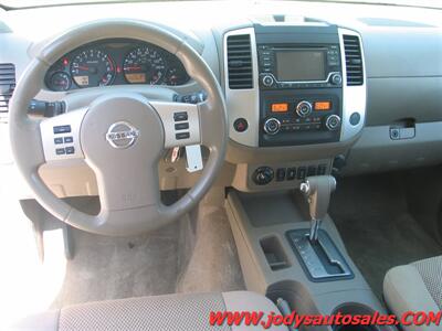 2015 Nissan Frontier SV  Crew Cab, 4.0 V6, 4x4 - Photo 6 - North Platte, NE 69101