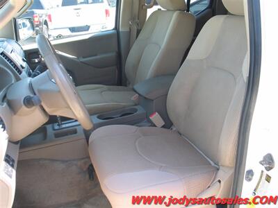 2015 Nissan Frontier SV  Crew Cab, 4.0 V6, 4x4 - Photo 5 - North Platte, NE 69101