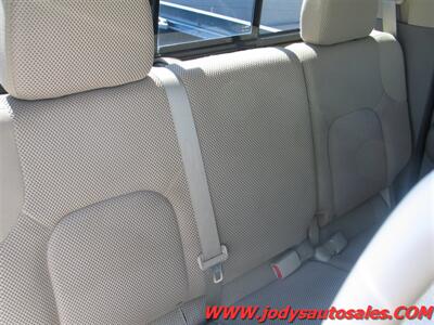 2015 Nissan Frontier SV  Crew Cab, 4.0 V6, 4x4 - Photo 25 - North Platte, NE 69101