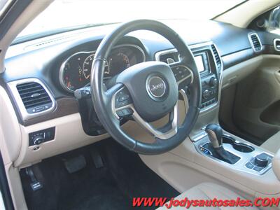 2017 Jeep Grand Cherokee Laredo  Laredo, 4x4, Pentastar 3.6L V6 - Photo 2 - North Platte, NE 69101