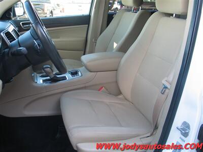 2017 Jeep Grand Cherokee Laredo  Laredo, 4x4, Pentastar 3.6L V6 - Photo 5 - North Platte, NE 69101
