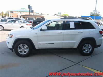 2017 Jeep Grand Cherokee Laredo  Laredo, 4x4, Pentastar 3.6L V6 - Photo 26 - North Platte, NE 69101