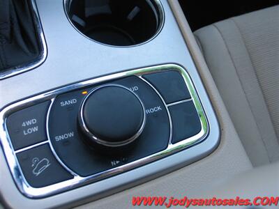 2017 Jeep Grand Cherokee Laredo  Laredo, 4x4, Pentastar 3.6L V6 - Photo 18 - North Platte, NE 69101