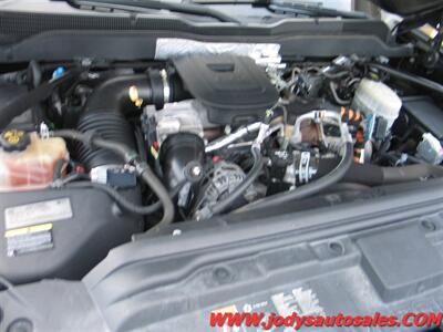 2016 Chevrolet Silverado 3500  4X4, Crew Cab, Tall Maint Util Box - Photo 39 - North Platte, NE 69101