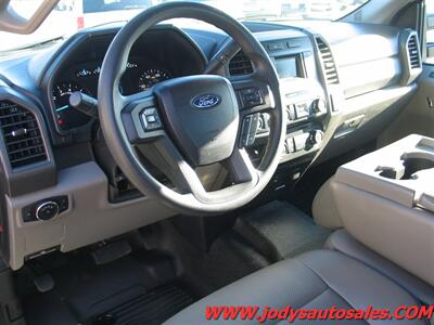 2017 Ford F-250 XL, MAINT UTILITY  XL, MAINT UTILITY,4X4, LOW LOW 26,000 MILES - Photo 2 - North Platte, NE 69101