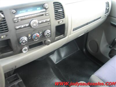 2010 Chevrolet Silverado 2500 4X4, Reg. Cab Long Box, 6.0L V8 - Photo 14 - North Platte, NE 69101
