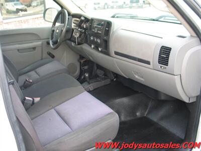 2010 Chevrolet Silverado 2500 4X4, Reg. Cab Long Box, 6.0L V8 - Photo 15 - North Platte, NE 69101