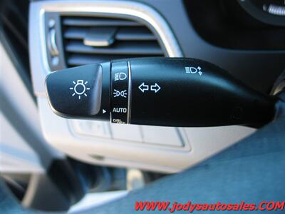 2016 Hyundai SONATA Hybrid SE  SE, HYBRID, LOW, LOW 54,000 MILES, 40 MPG - Photo 9 - North Platte, NE 69101