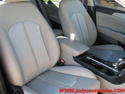 2016 Hyundai SONATA Hybrid SE  SE, HYBRID, LOW, LOW 54,000 MILES, 40 MPG - Photo 21 - North Platte, NE 69101