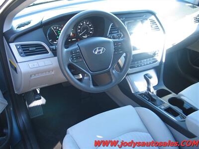 2016 Hyundai SONATA Hybrid SE  SE, HYBRID, LOW, LOW 54,000 MILES, 40 MPG - Photo 2 - North Platte, NE 69101