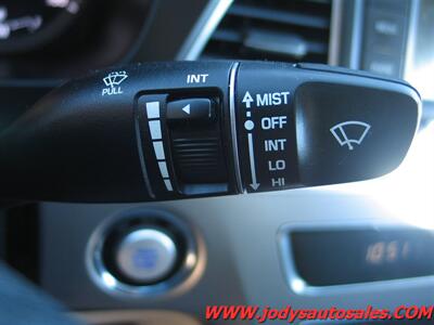 2016 Hyundai SONATA Hybrid SE  SE, HYBRID, LOW, LOW 54,000 MILES, 40 MPG - Photo 10 - North Platte, NE 69101